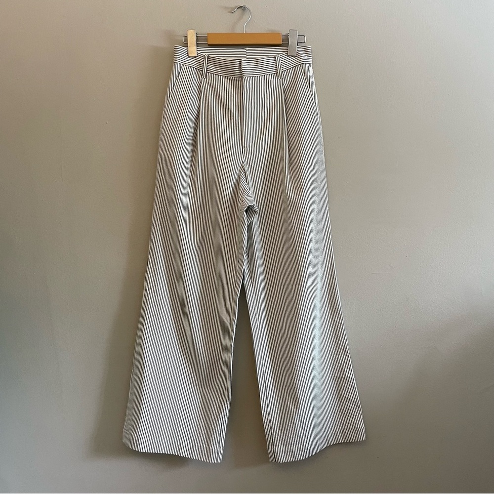 High-Waist Wide-Leg Pinstripe Pants - Cream & Black